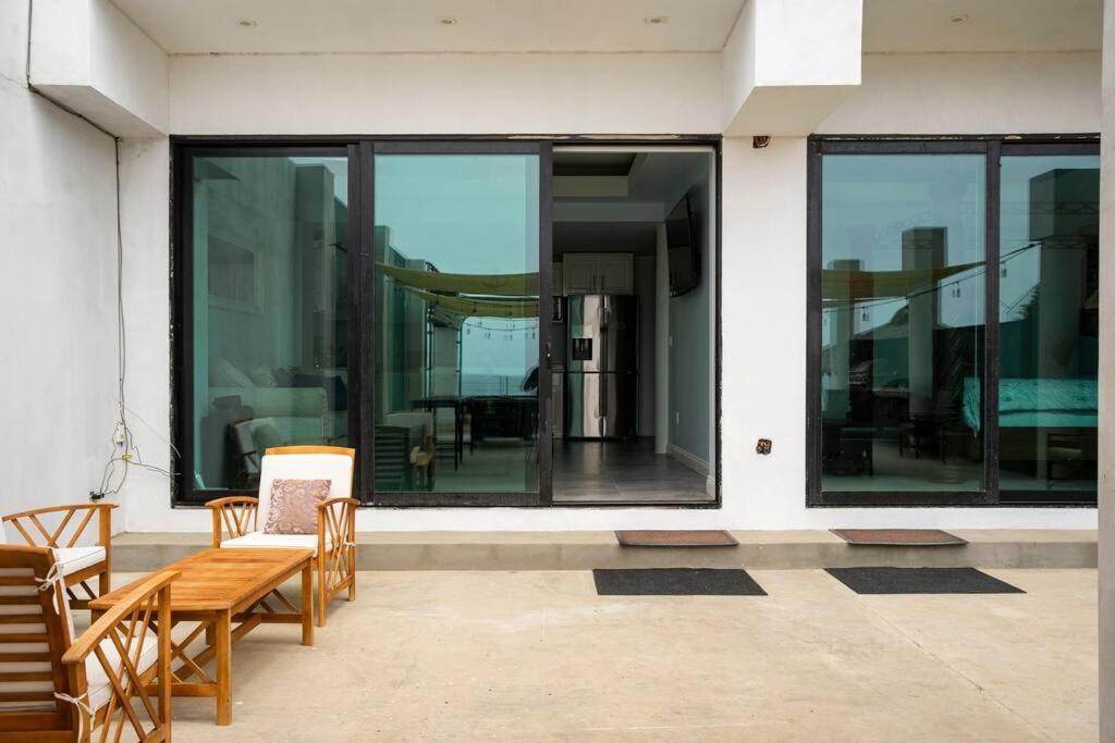 Triton'S Playhouse Beachfront Primo Tapia Exterior foto